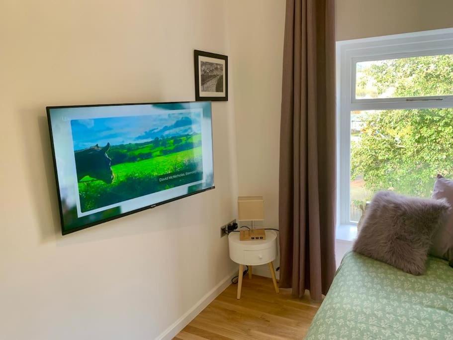 Renovated Miner'S Cottage - Family & Dog Friendly Abertillery Экстерьер фото